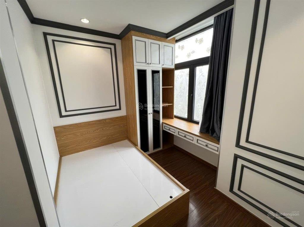 Nhà phố 84m2 hoàn thiện có nội thất, gần vinschool  40 triệu/tháng tại vinhomes grand park