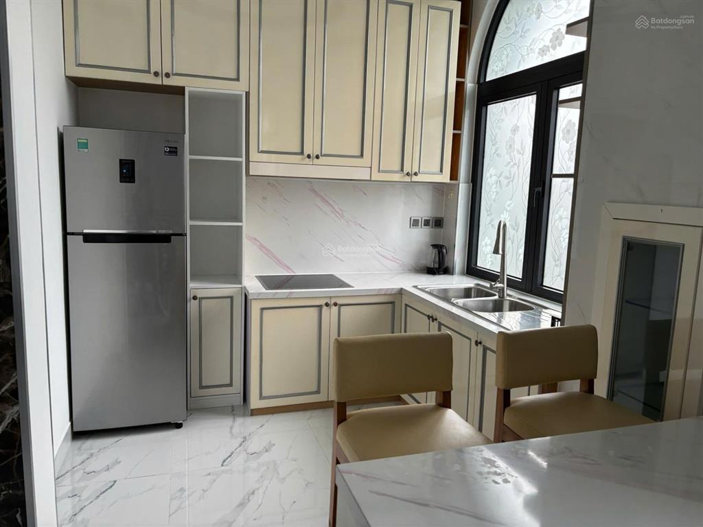 Nhà phố 84m2 hoàn thiện có nội thất, gần vinschool  40 triệu/tháng tại vinhomes grand park