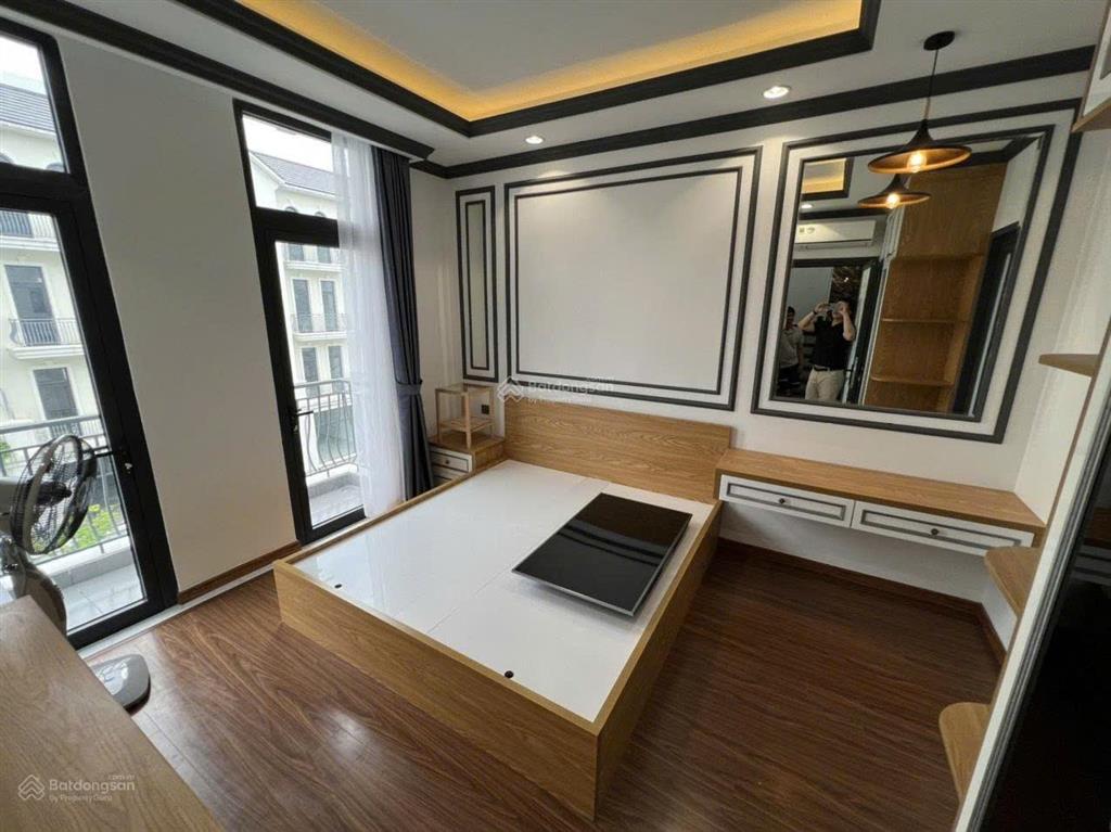 Nhà phố 84m2 hoàn thiện có nội thất, gần vinschool  40 triệu/tháng tại vinhomes grand park
