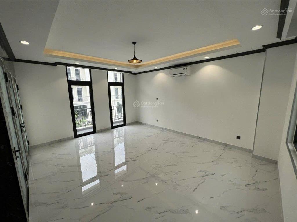 Nhà phố 84m2 hoàn thiện có nội thất, gần vinschool  40 triệu/tháng tại vinhomes grand park