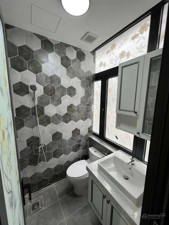Nhà phố 84m2 hoàn thiện có nội thất, gần vinschool  40 triệu/tháng tại vinhomes grand park