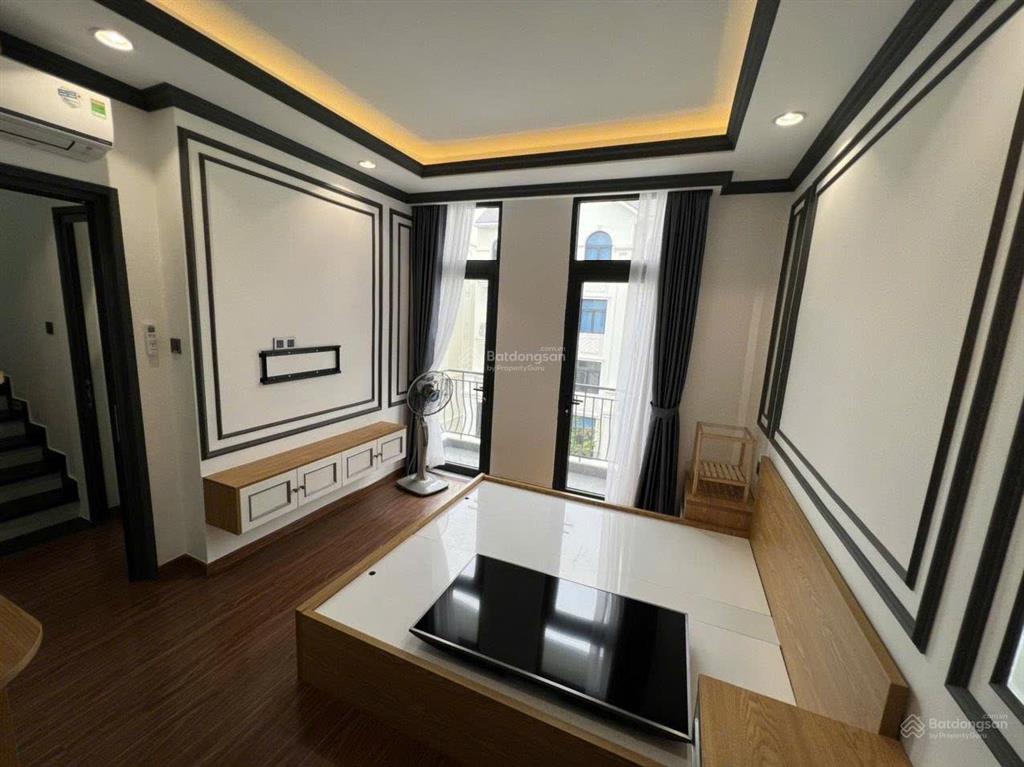 Nhà phố 84m2 hoàn thiện có nội thất, gần vinschool  40 triệu/tháng tại vinhomes grand park
