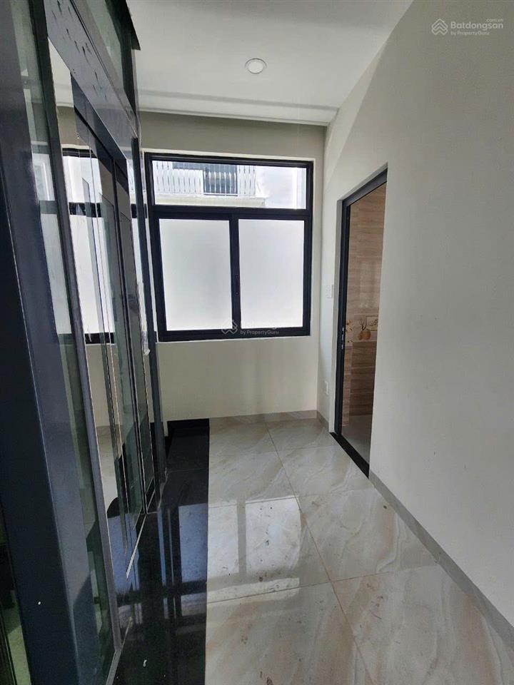Cho thuê nhà phố 96m2  hoàn thiện cơ bản 32 triệu/tháng tại vinhomes grand park
