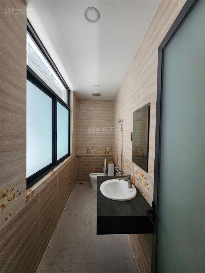 Cho thuê nhà phố 96m2  hoàn thiện cơ bản 32 triệu/tháng tại vinhomes grand park