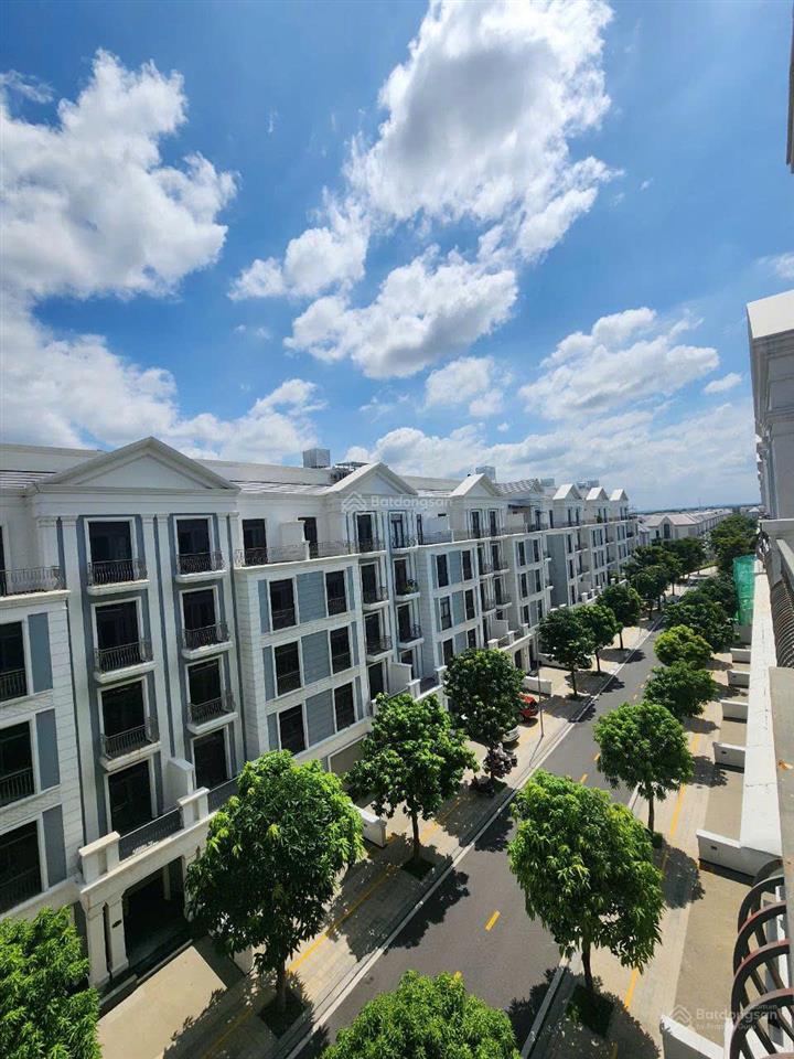 Cho thuê nhà phố 96m2  hoàn thiện cơ bản 32 triệu/tháng tại vinhomes grand park
