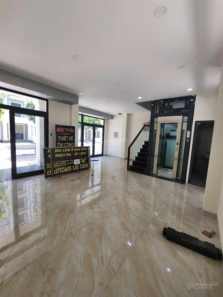 Cho thuê nhà phố 96m2  hoàn thiện cơ bản 32 triệu/tháng tại vinhomes grand park