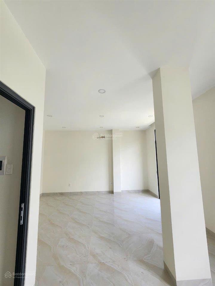 Cho thuê nhà phố 96m2  hoàn thiện cơ bản 32 triệu/tháng tại vinhomes grand park