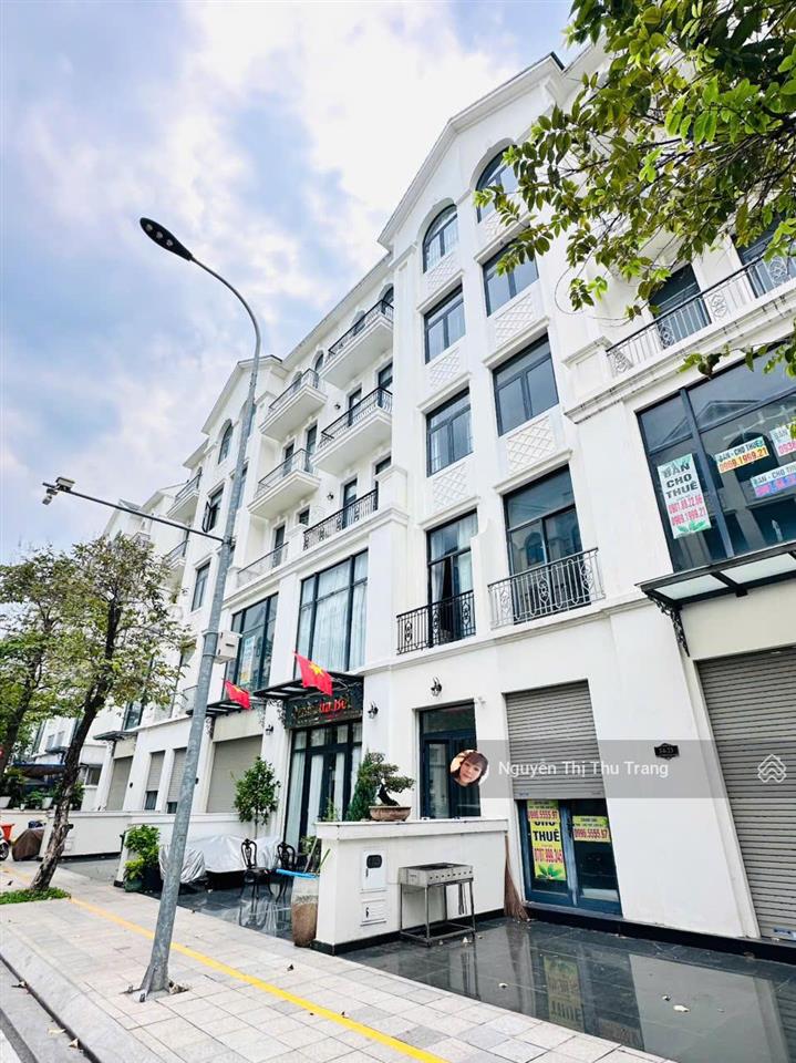 Bán nhà phố 84m2 manhattan, vinhomes grand park chỉ 15,8 tỷ btp, trục đường đông, gần trường học