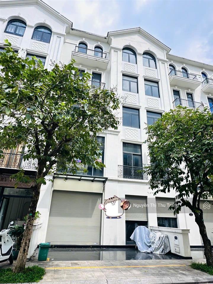 Bán nhà phố 84m2 manhattan, vinhomes grand park chỉ 15,8 tỷ btp, trục đường đông, gần trường học