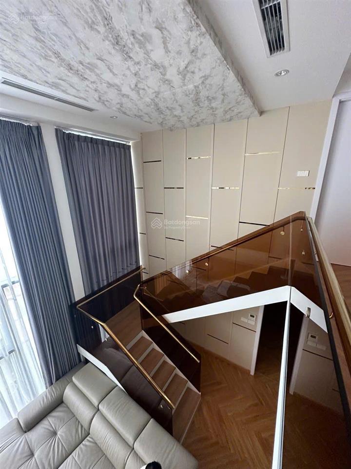 Cho thuê căn hộ duplex (2pn,2wc) ở pentstudio, 699 lạc long quân, view siêu đẹp,có slot oto, ở luôn