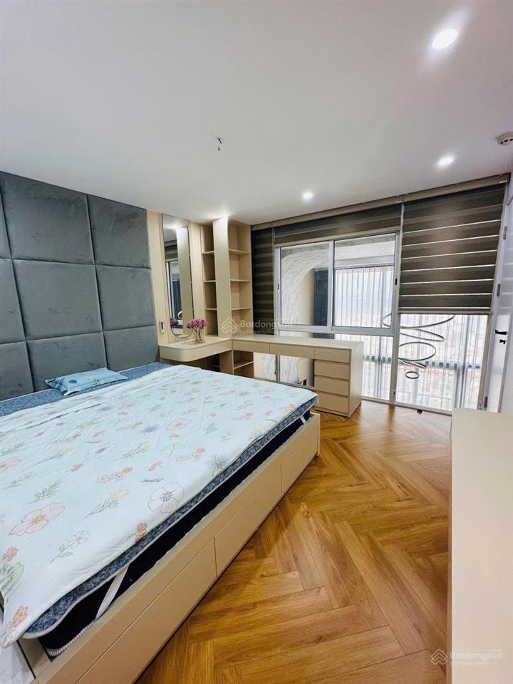 Cho thuê căn hộ duplex (2pn,2wc) ở pentstudio, 699 lạc long quân, view siêu đẹp,có slot oto, ở luôn
