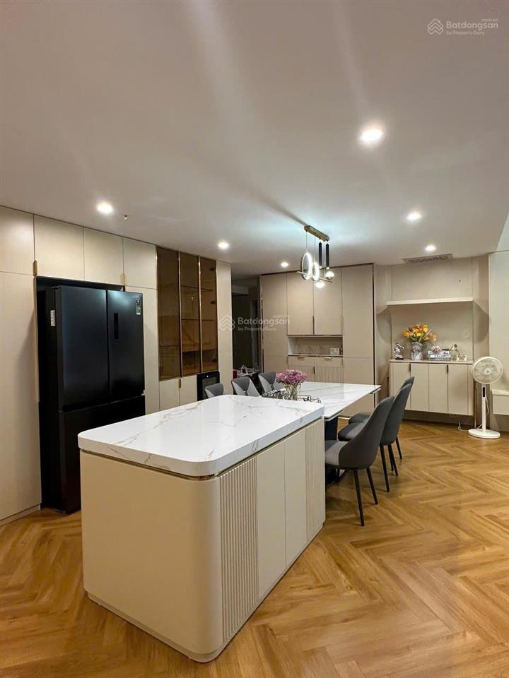 Cho thuê căn hộ duplex (2pn,2wc) ở pentstudio, 699 lạc long quân, view siêu đẹp,có slot oto, ở luôn