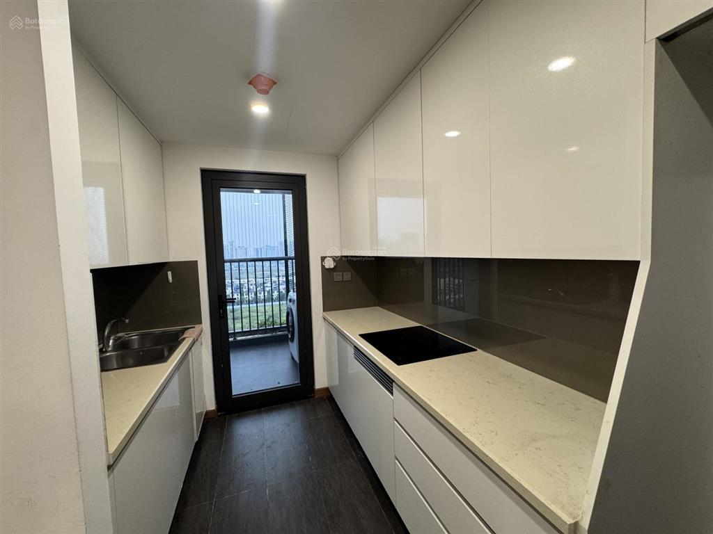 Cho thuê căn hộ 3pn, 2wc, tại 6th element, tây hồ, full nội thất đẹp, có slot oto, ở ngay