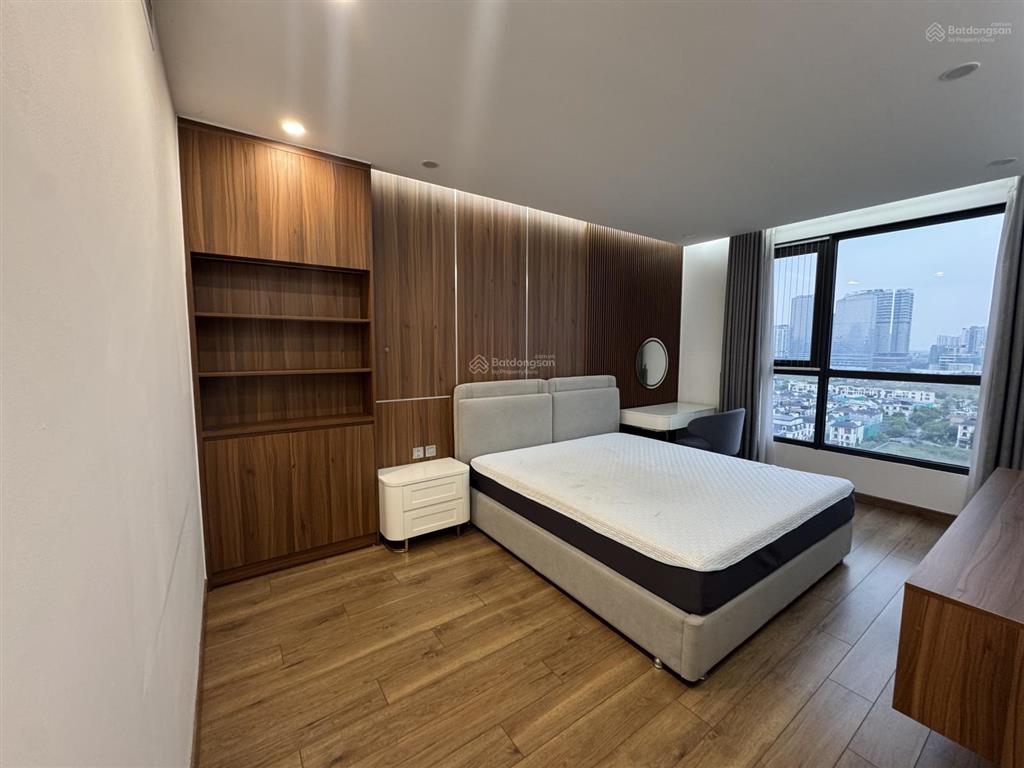 Cho thuê căn hộ 3pn, 2wc, tại 6th element, tây hồ, full nội thất đẹp, có slot oto, ở ngay
