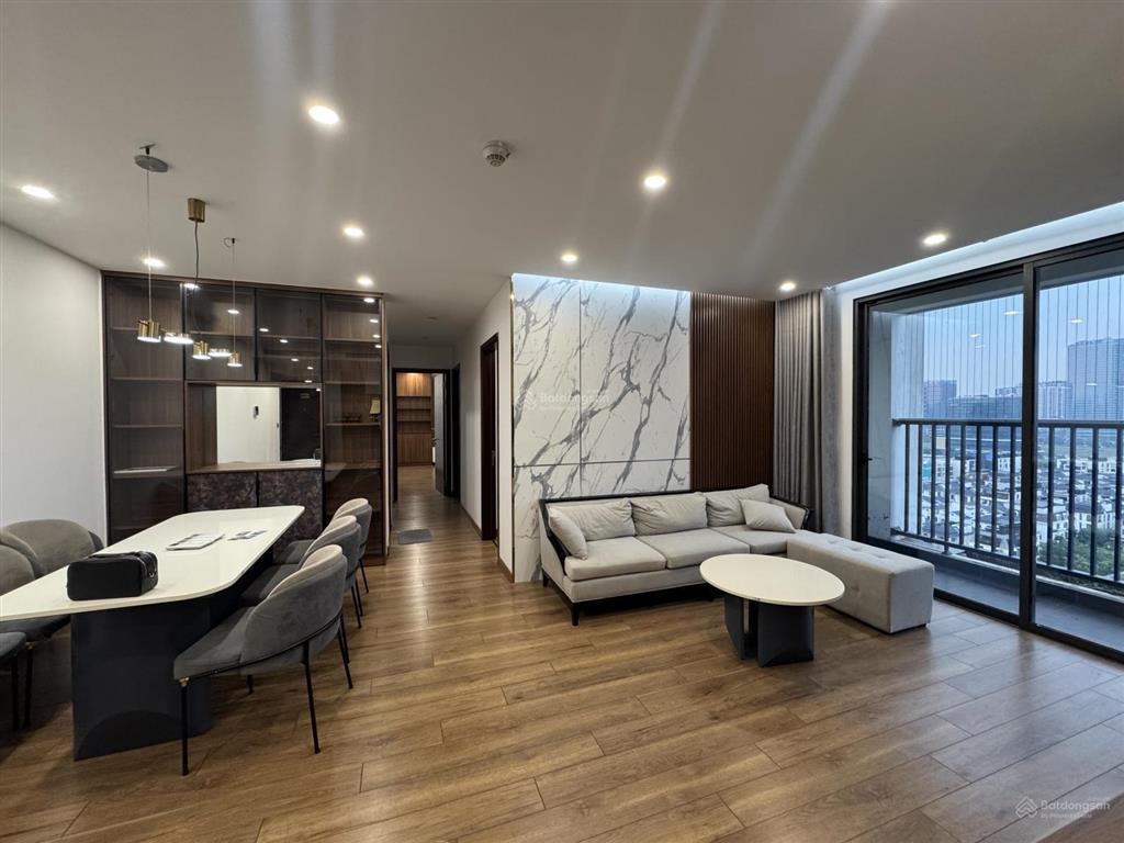 Cho thuê căn hộ 3pn, 2wc, tại 6th element, tây hồ, full nội thất đẹp, có slot oto, ở ngay