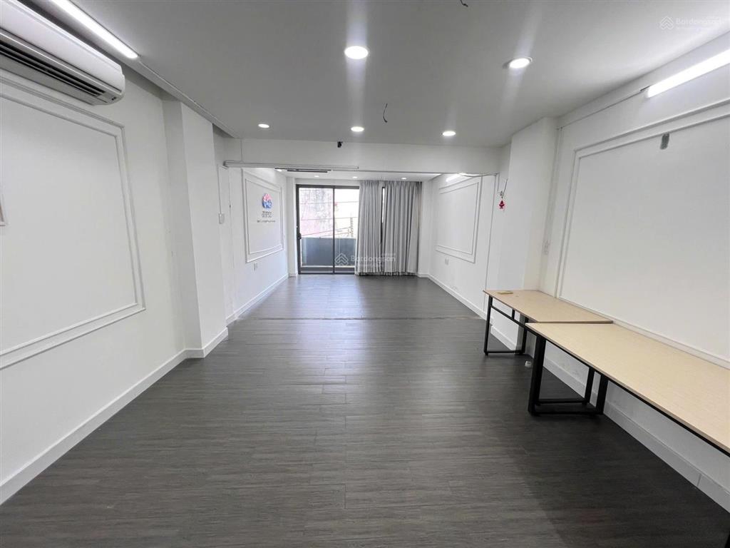 Cho thuê văn phòng đường huynh văn bánh, phú nhuận. dt 60m2 13tr, 35tr 9tr siêu tốt