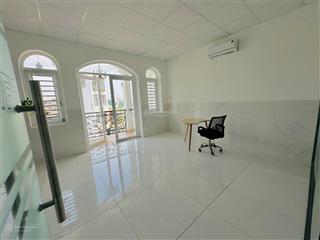 Văn phòng ngăn 3 phòng giá tốt quận tân bình gần trung tâm. dt 120m2  18 triệu/tháng đã phí ql