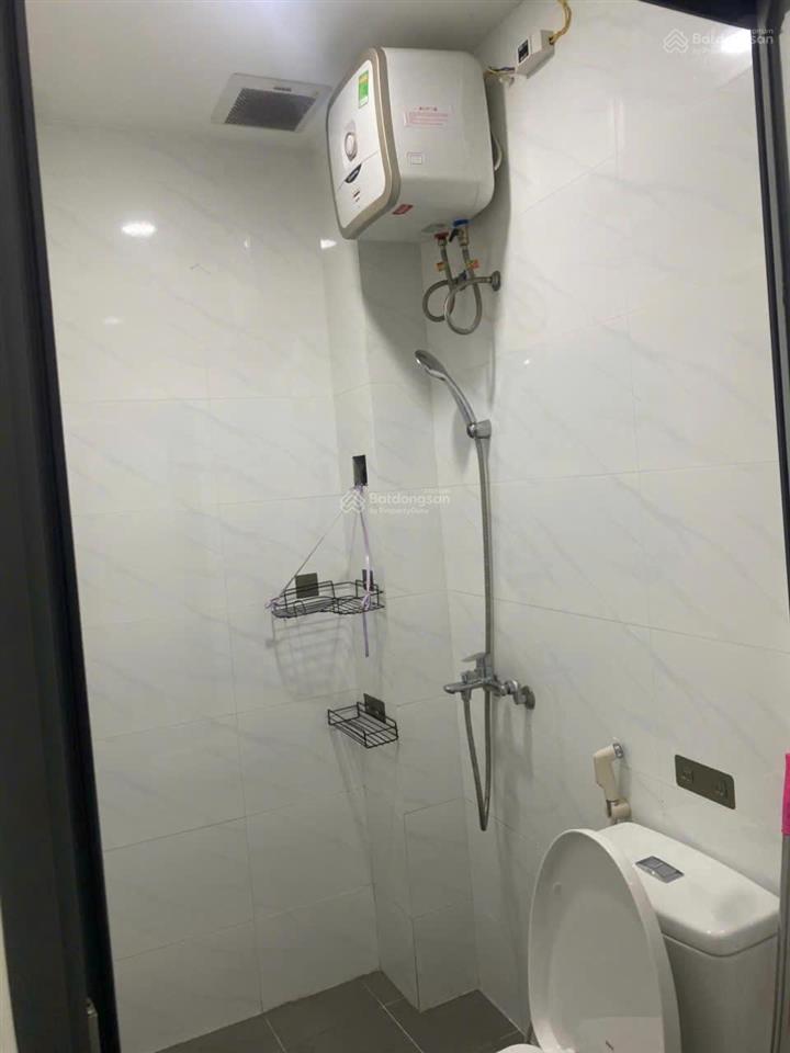 Nhà đường nguyễn trãi, nội thất cơ bản, hẻm 4m, có sân để xe, khu dân trí.