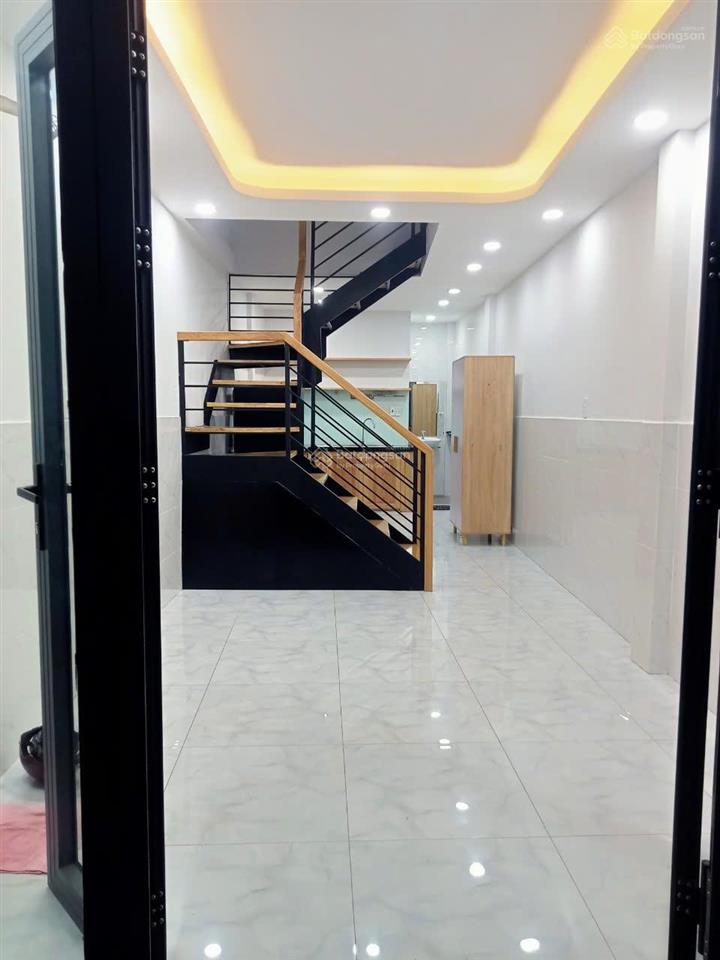 Nhà đường nguyễn trãi, nội thất cơ bản, hẻm 4m, có sân để xe, khu dân trí.