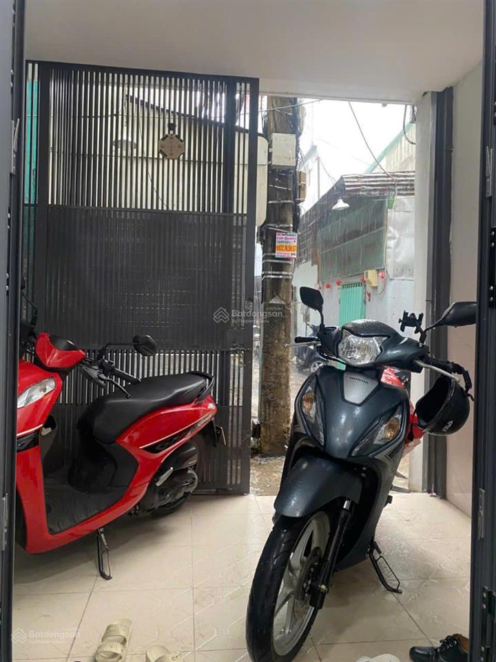 Nhà đường nguyễn trãi, nội thất cơ bản, hẻm 4m, có sân để xe, khu dân trí.