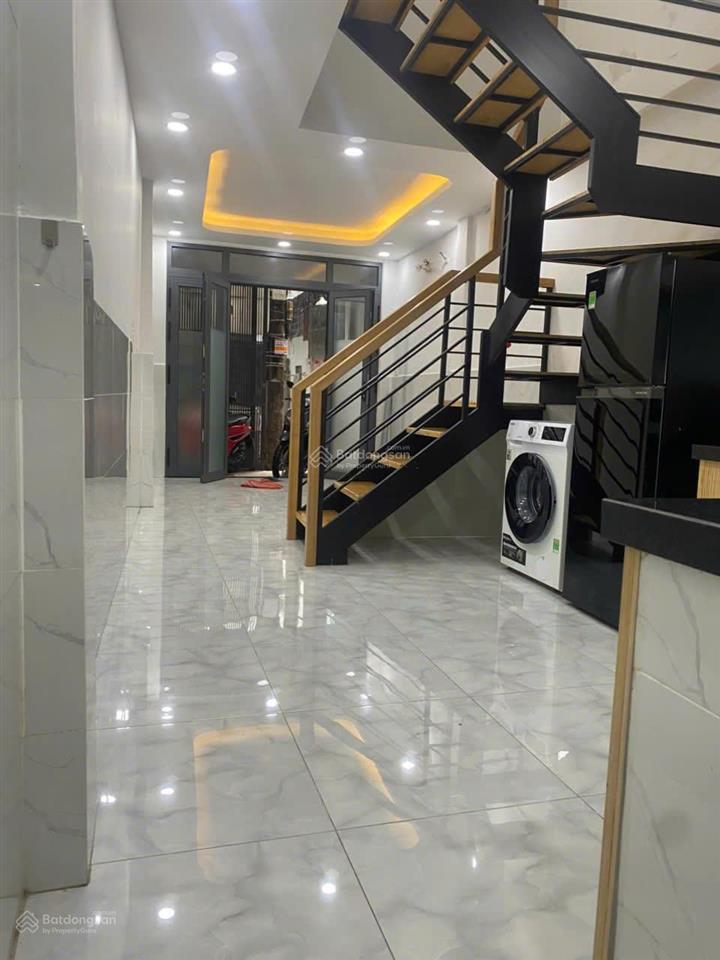 Nhà đường nguyễn trãi, nội thất cơ bản, hẻm 4m, có sân để xe, khu dân trí.