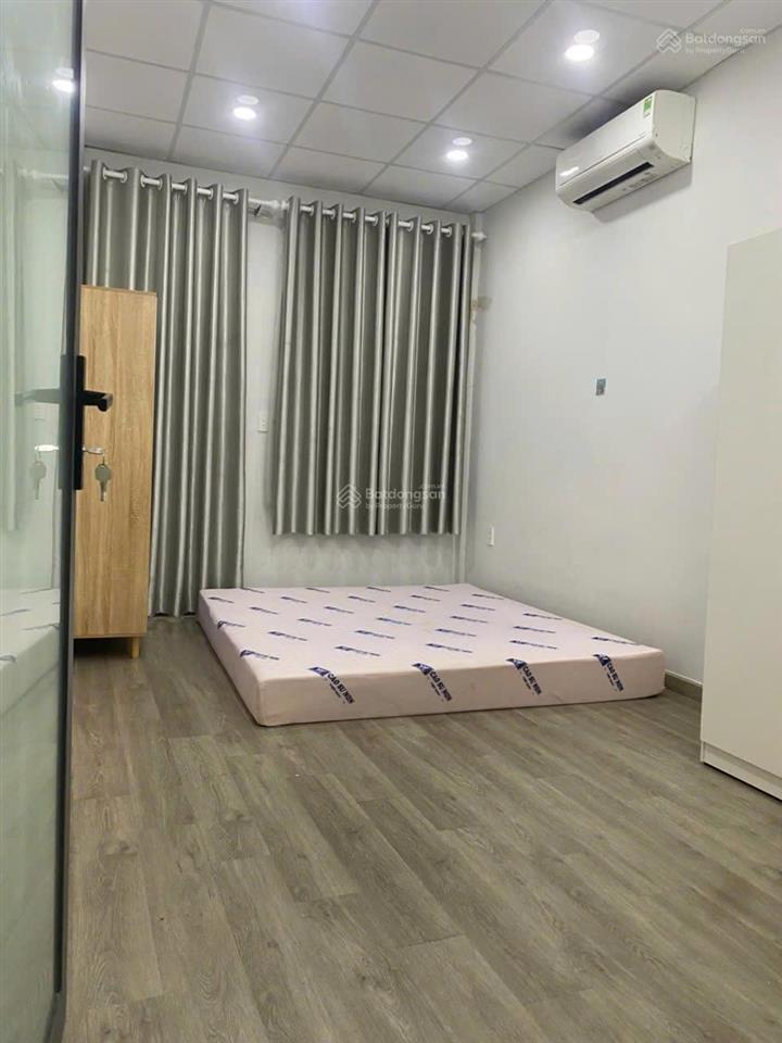 Nhà đường nguyễn trãi, nội thất cơ bản, hẻm 4m, có sân để xe, khu dân trí.