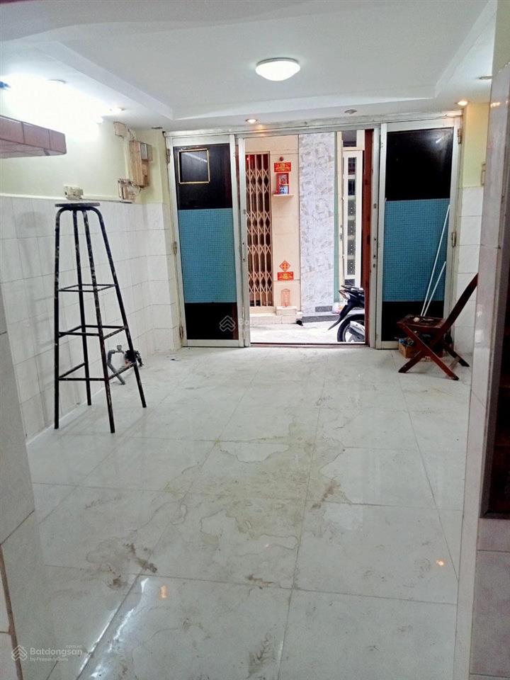 Nhà đường phan văn trị, 3 phòng ngủ, 4 toilet, cọc 1 tháng, gần mặt tiền