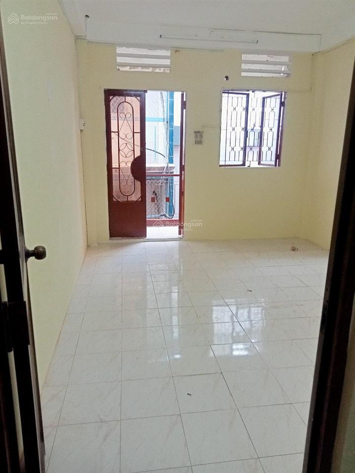 Nhà đường phan văn trị, 3 phòng ngủ, 4 toilet, cọc 1 tháng, gần mặt tiền