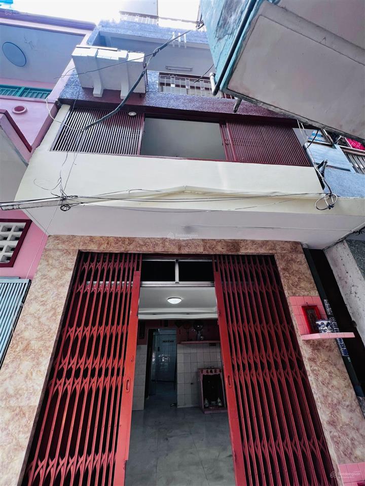 Nhà đường phan văn trị, 3 phòng ngủ, 4 toilet, cọc 1 tháng, gần mặt tiền