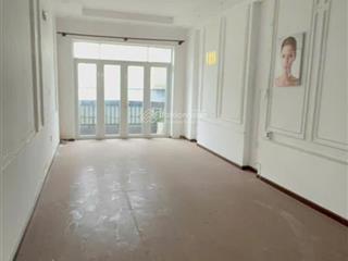 Nhà mặt tiền trần hưng đạo, 4 tầng, ngang 4m dài 20m, nhà sạch đẹp