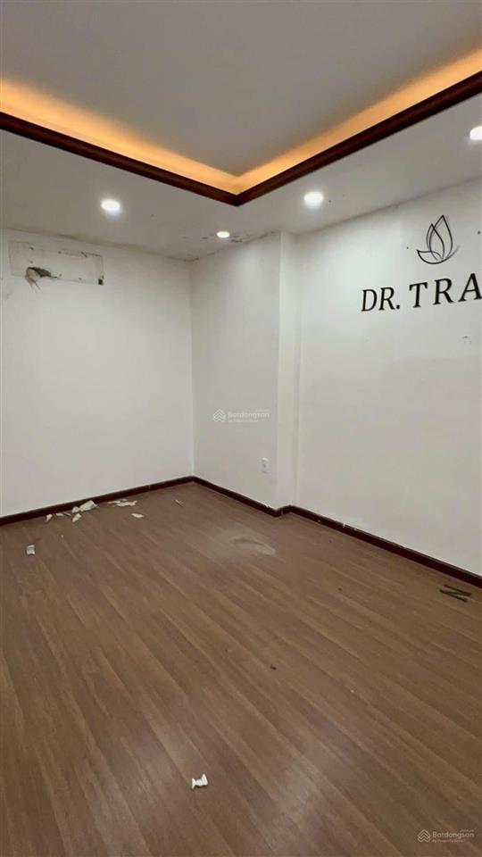 Nhà mặt tiền trần hưng đạo, 4 tầng, ngang 4m dài 20m, nhà sạch đẹp