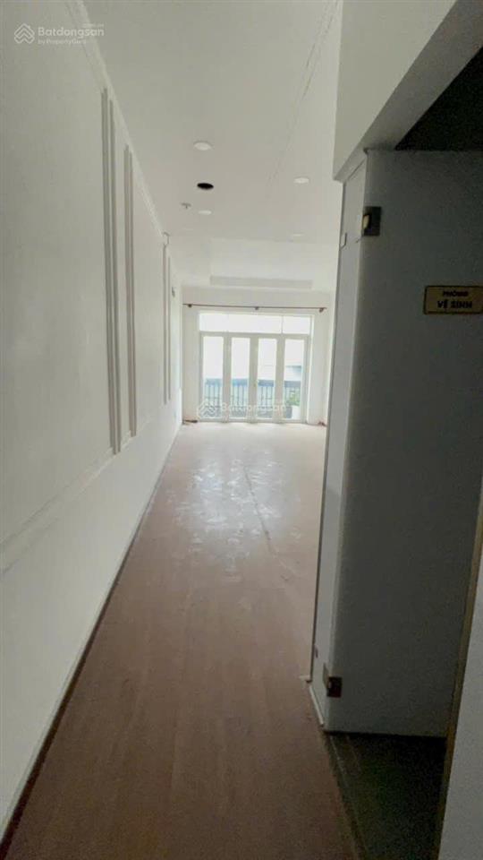 Nhà mặt tiền trần hưng đạo, 4 tầng, ngang 4m dài 20m, nhà sạch đẹp