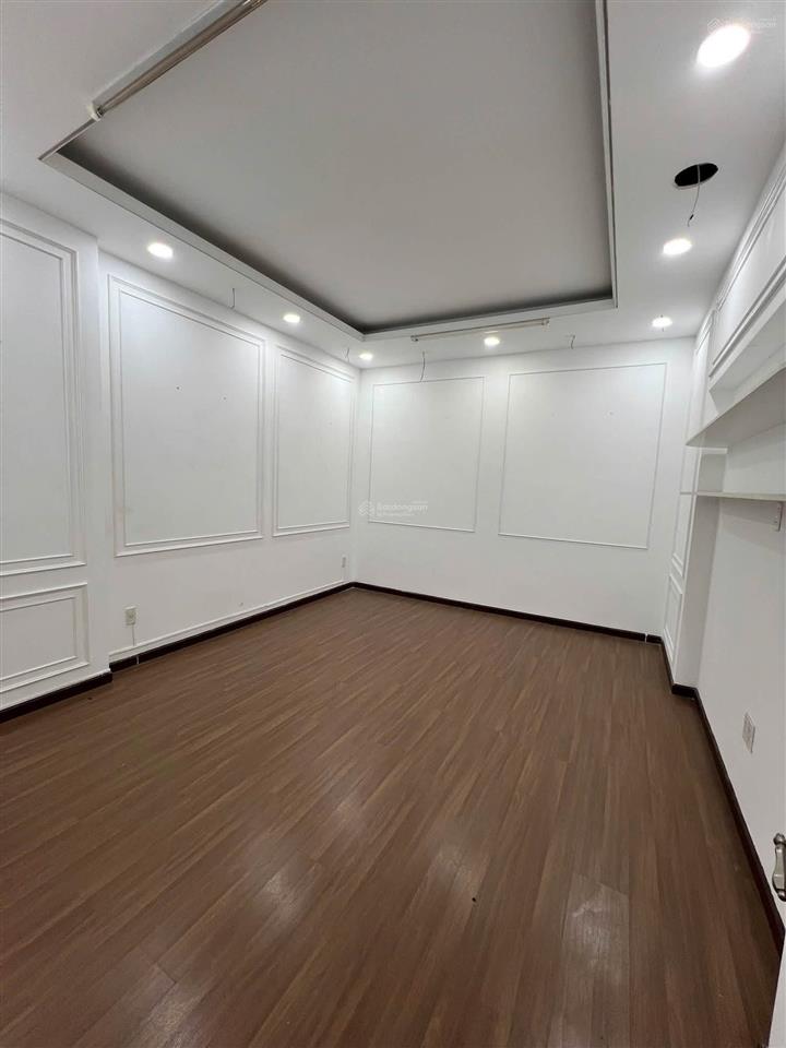 Nhà mặt tiền trần hưng đạo, 4 tầng, ngang 4m dài 20m, nhà sạch đẹp