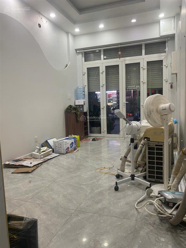 Nhà mặt tiền phan văn trị, 1 trệt 2 lầu sân thượng, nhà trống nhận ngay.