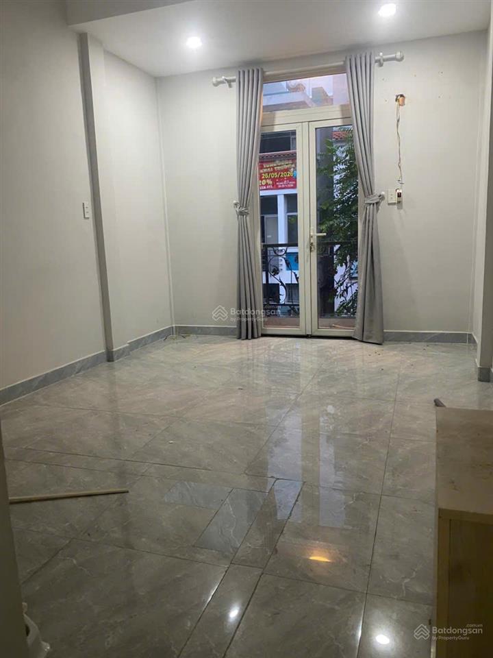 Nhà mặt tiền phan văn trị, 1 trệt 2 lầu sân thượng, nhà trống nhận ngay.