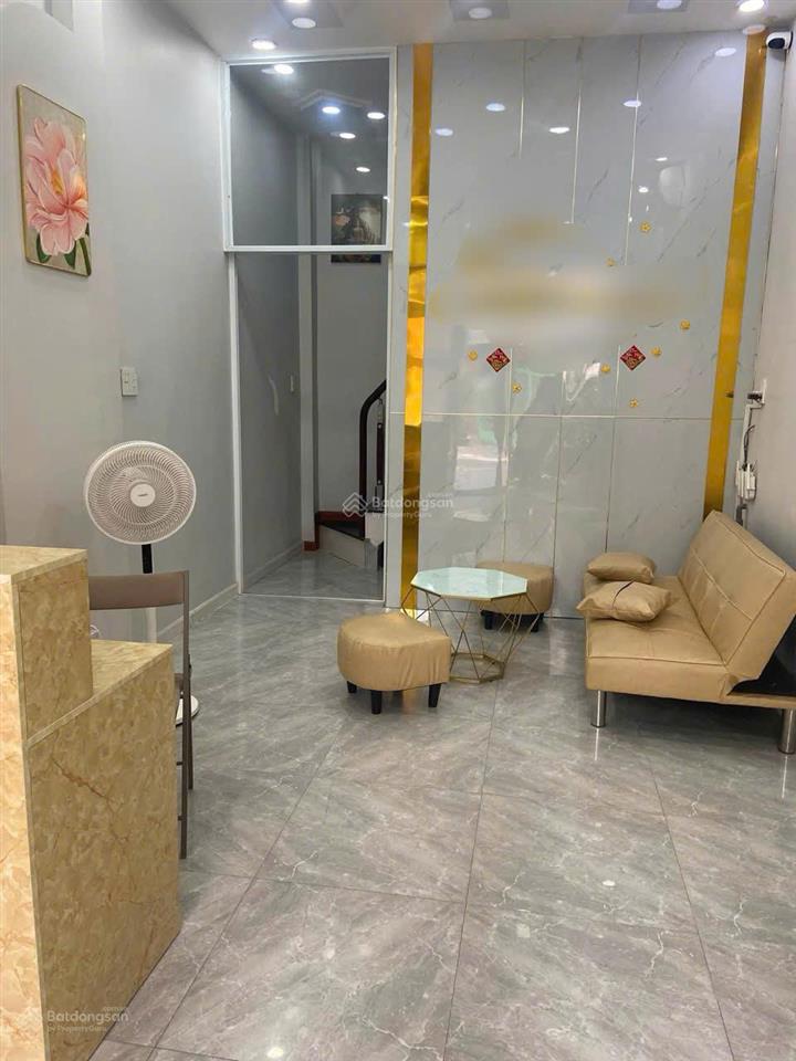 Nhà mặt tiền phan văn trị, 1 trệt 2 lầu sân thượng, nhà trống nhận ngay.