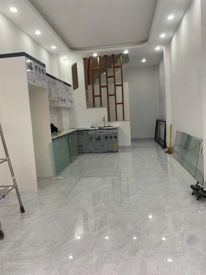 Nhà mới xây 100%, đường bình tiên, hẻm xe hơi, 1 trệt 2 lầu sân thượng.
