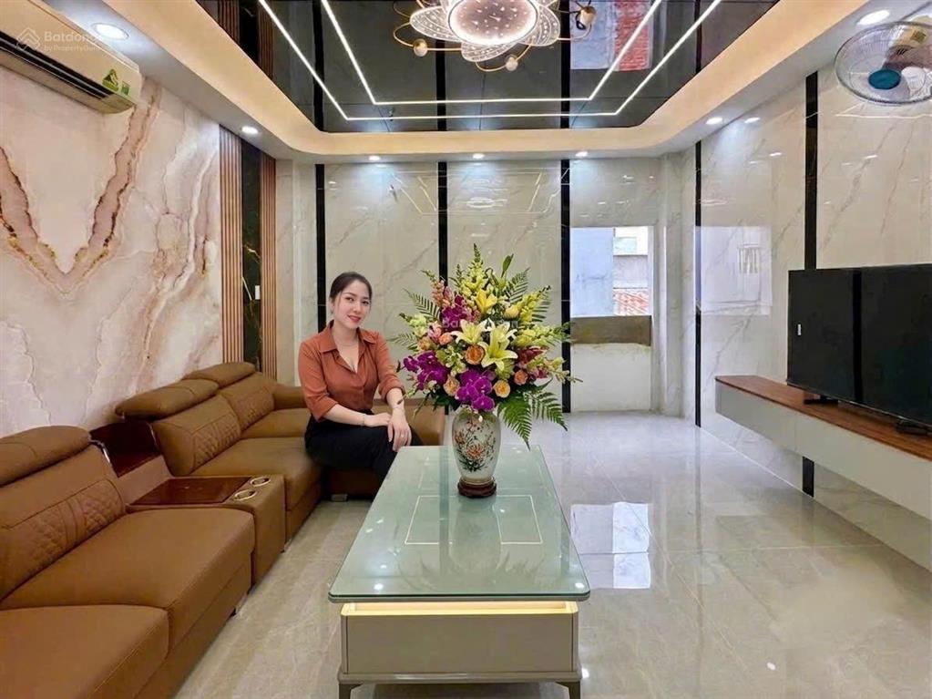 Nhà bán chính chủ mặt tiền đường đội cung 8,7 tỷ p9q11