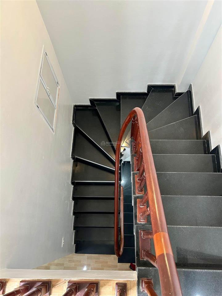 Chính chủ bán nhà dân xây 42m2 an khánh ô tô đỗ cửa chỉ 4,2 tỷ