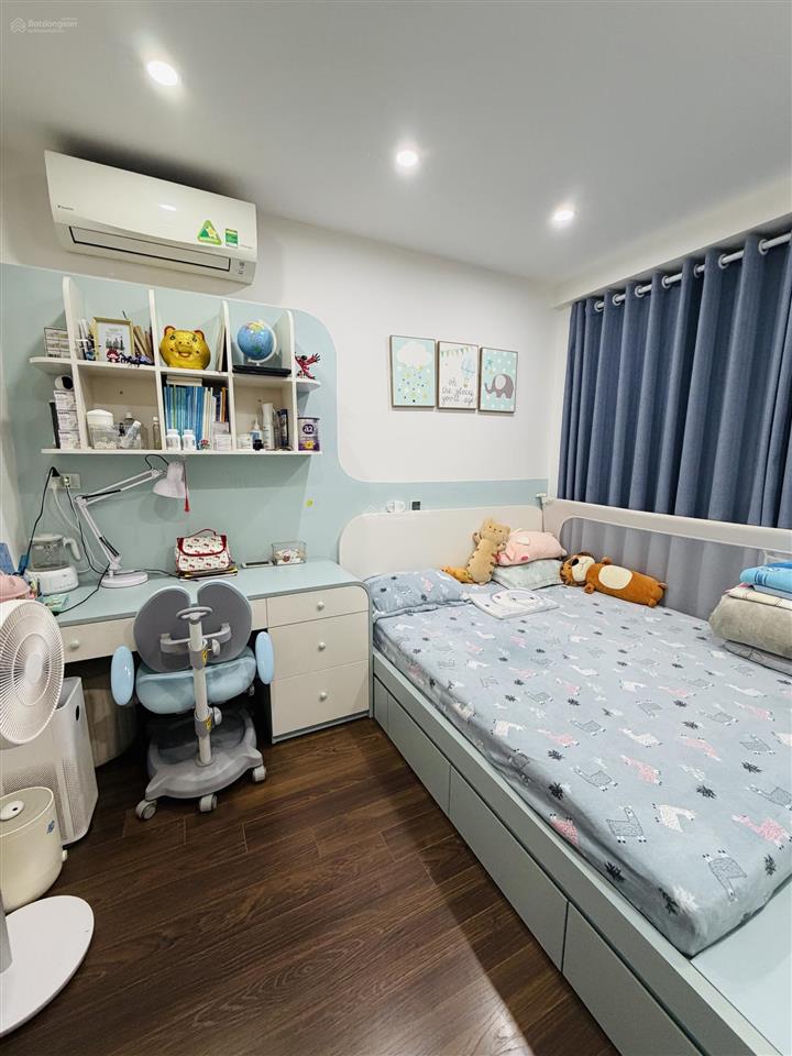 Chính chủ bán căn hộ 72m2 bc đông nam tầng trung gemek 2 chỉ 3,3 tỷ