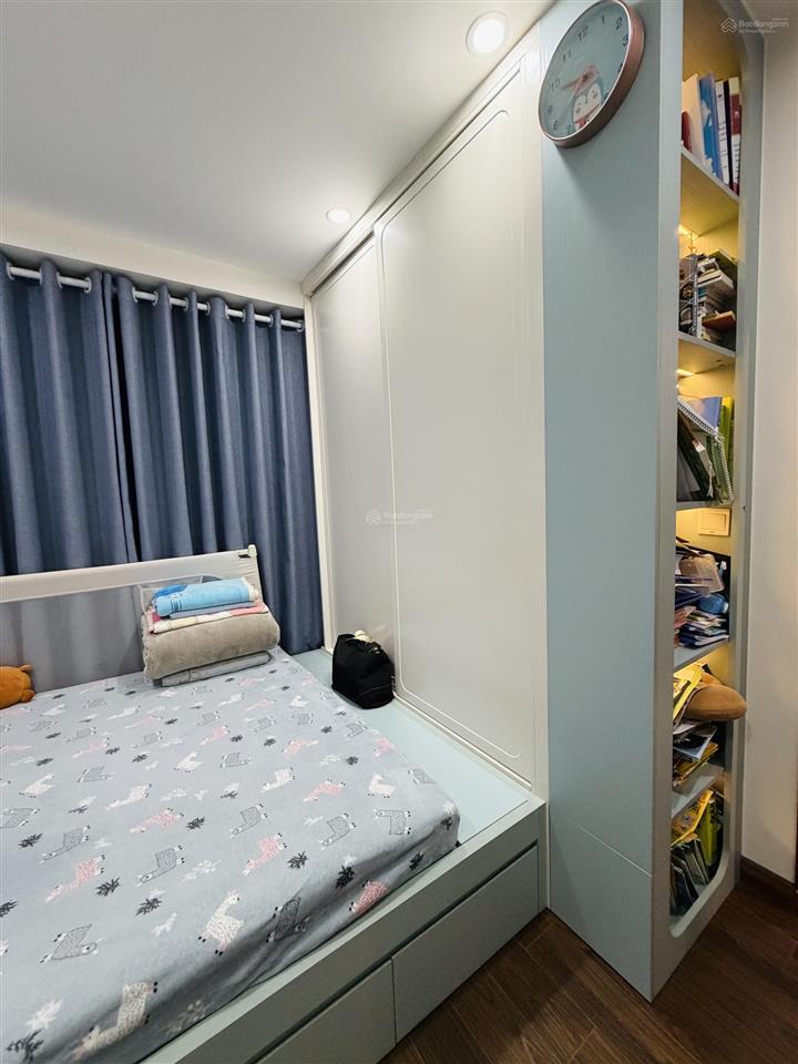 Chính chủ bán căn hộ 72m2 bc đông nam tầng trung gemek 2 chỉ 3,3 tỷ