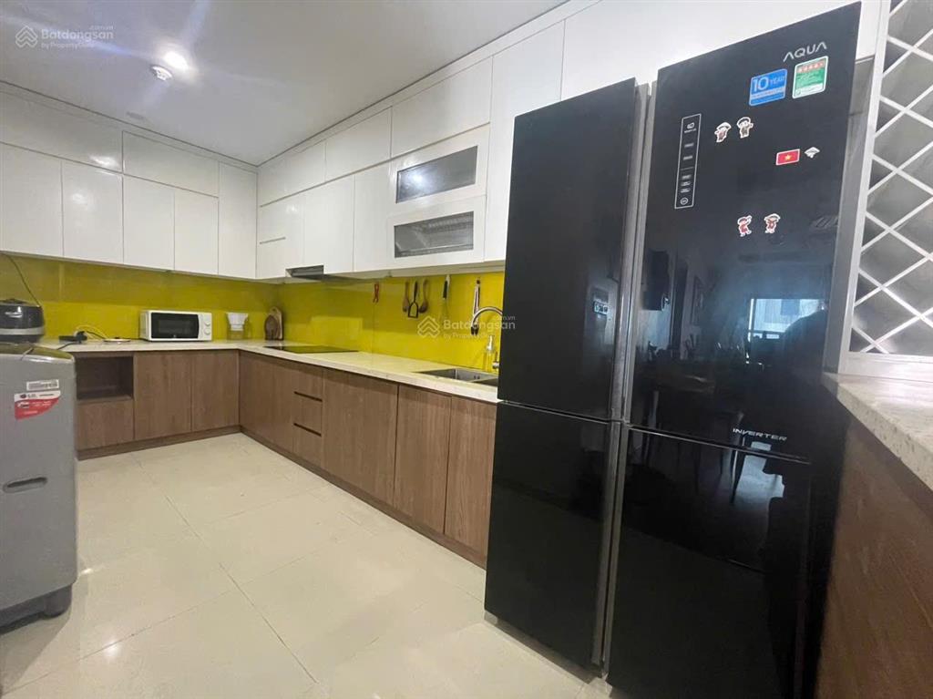 Cho thuê quỹ căn hộ 3 phòng ngủ goldmark city, nhà sạch đẹp, giá tốt