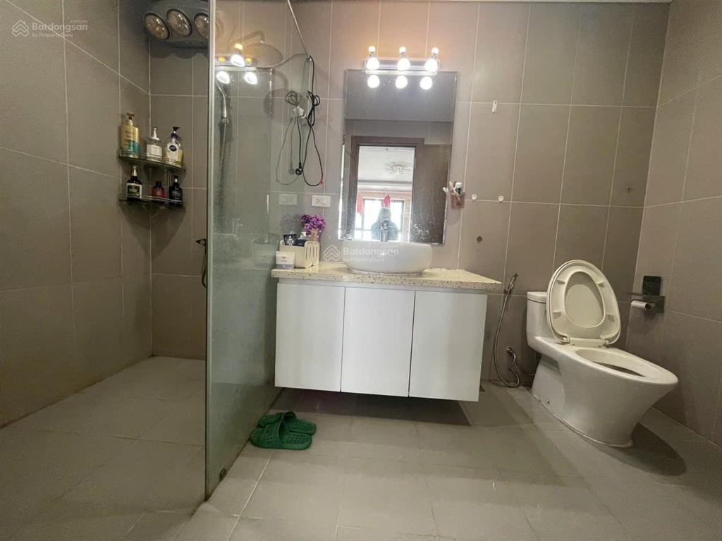 Cho thuê quỹ căn hộ 3 phòng ngủ goldmark city, nhà sạch đẹp, giá tốt