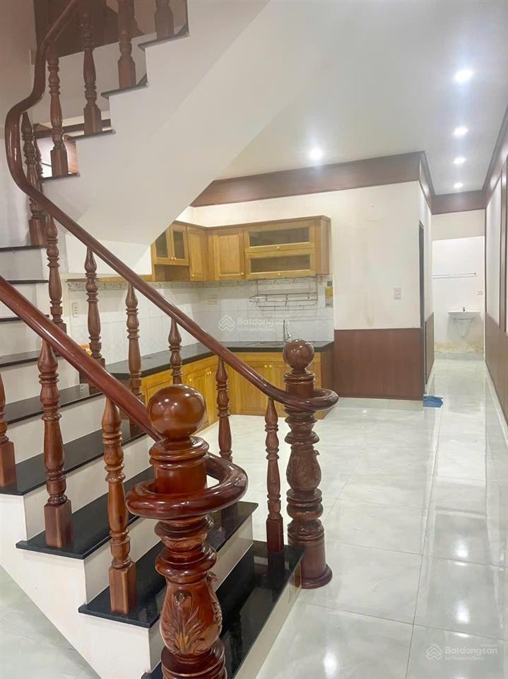 Bán nhà 1 trệt 1 lầu ( sổ riêng 94m2 ) gần đường bùi hữu nghĩa 30 mét , gần chợ , gần chung cư