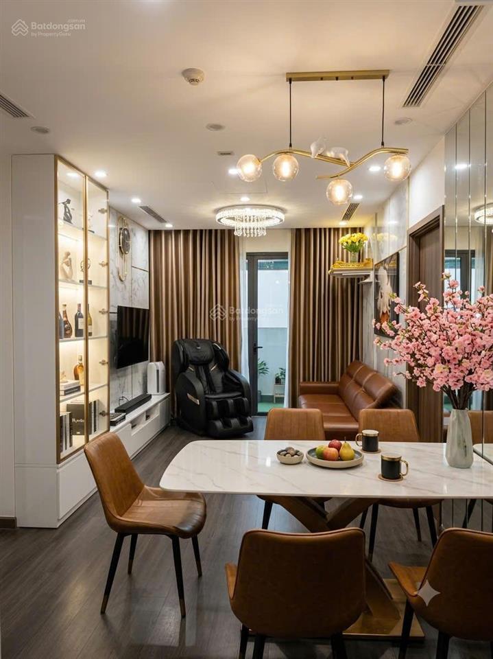 Chính chủ chuyển nhượng căn 2pn bếp giấu kín tòa tk1 vinhomes smart city