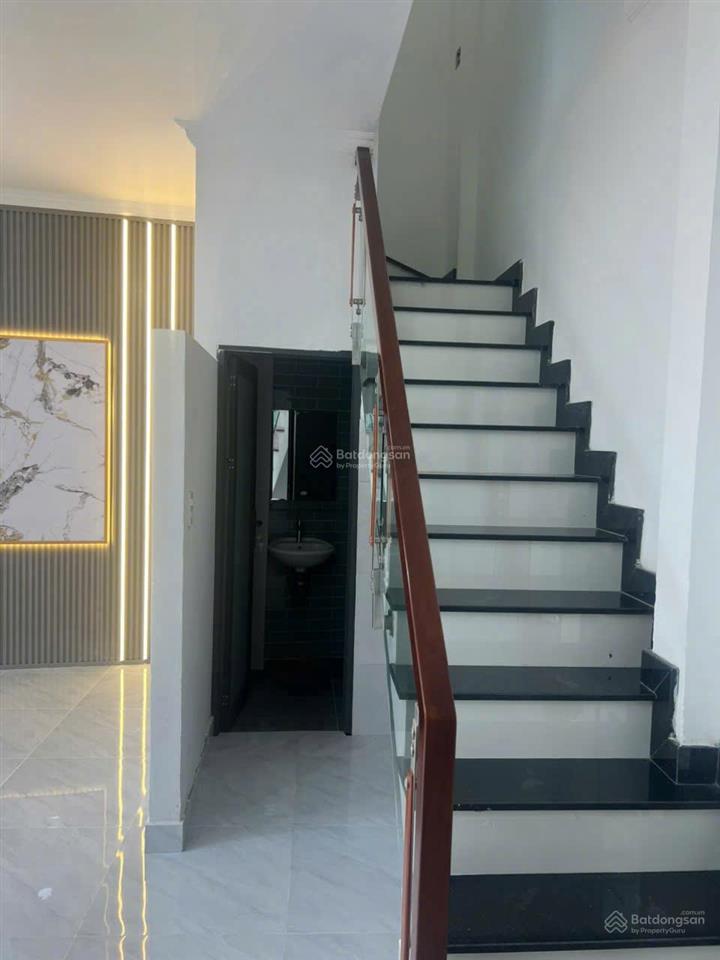 Tôi chính chủ bán căn nhà giá 600tr sổ hồng đầy đủ đường nguyễn ảnh thủ q12