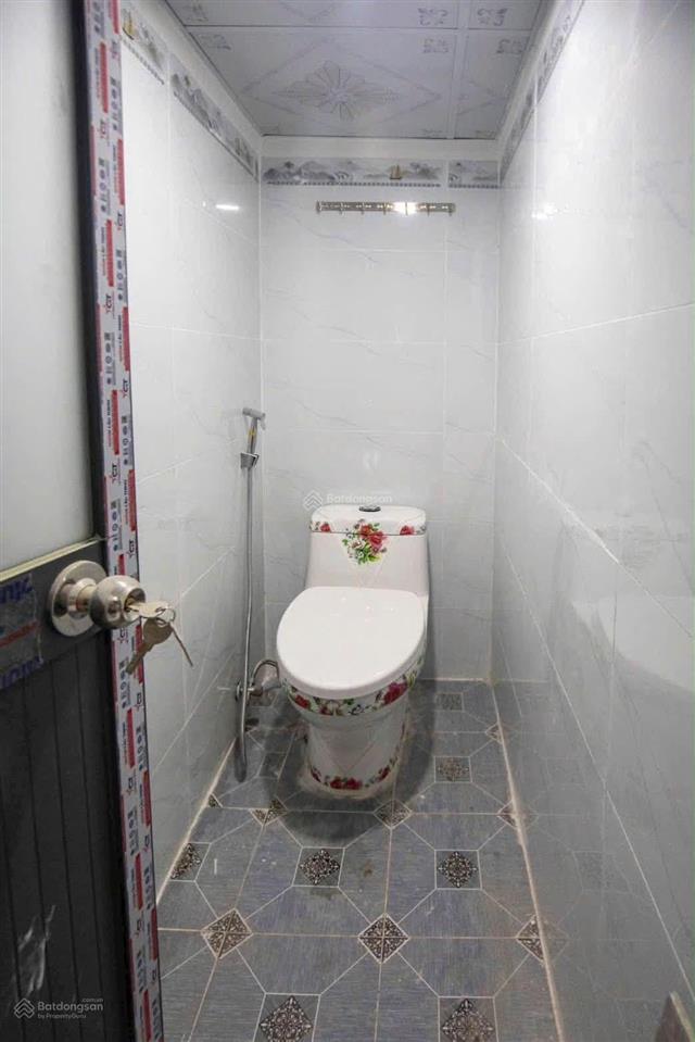 Tôi chính chủ bán căn nhà giá 700tr ô tô đậu cửa , sổ đầy đủ , gần ngay bệnh viện q12 , hỗ trợ vay