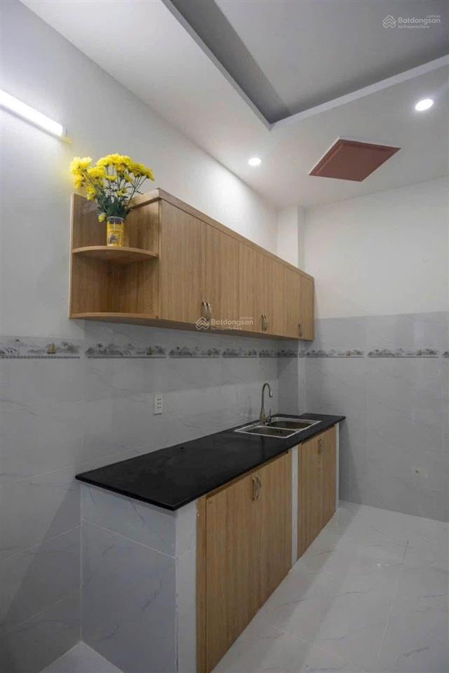 Tôi chính chủ bán căn nhà giá 700tr ô tô đậu cửa , sổ đầy đủ , gần ngay bệnh viện q12 , hỗ trợ vay