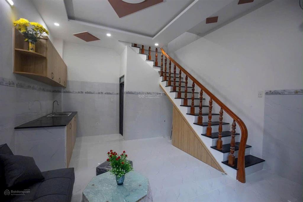 Tôi chính chủ bán căn nhà giá 700tr ô tô đậu cửa , sổ đầy đủ , gần ngay bệnh viện q12 , hỗ trợ vay