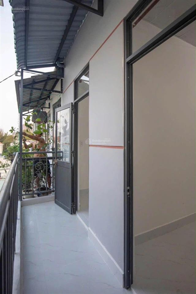 Tôi chính chủ bán căn nhà giá 700tr ô tô đậu cửa , sổ đầy đủ , gần ngay bệnh viện q12 , hỗ trợ vay